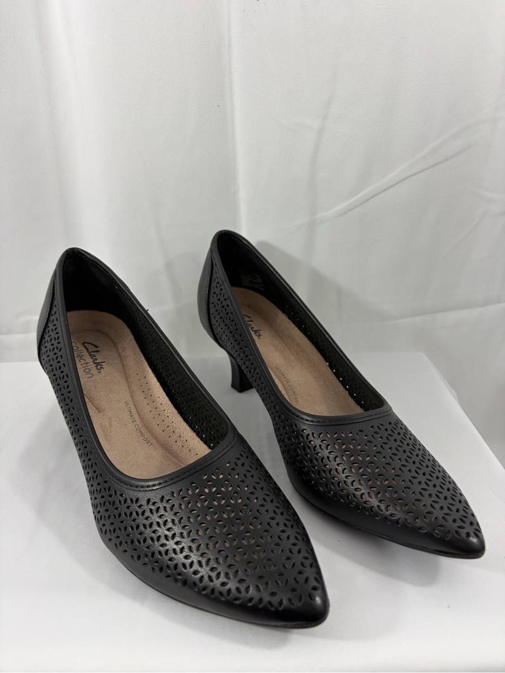 NWT Clarks Women's Size 9 Black Pointed-Toe Mid Heel Pumps